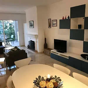 Marbella - Frontline Apartment